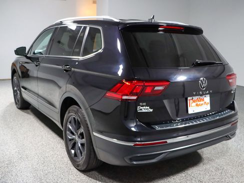 Used 2022 Volkswagen Tiguan SE w/ Panoramic Sunroof Package AWD/4WD image 9