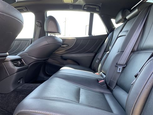 Used 2022 Lexus LS 500 w/ Accessory Package (Z2) image 32