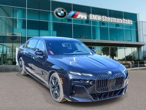 New 2026 BMW 740i image 3