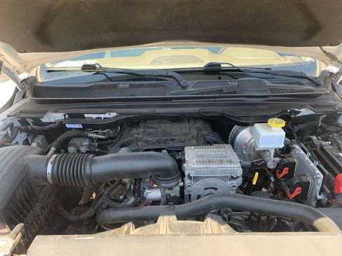 Used 2019 RAM 1500 Laramie AWD/4WD image 10