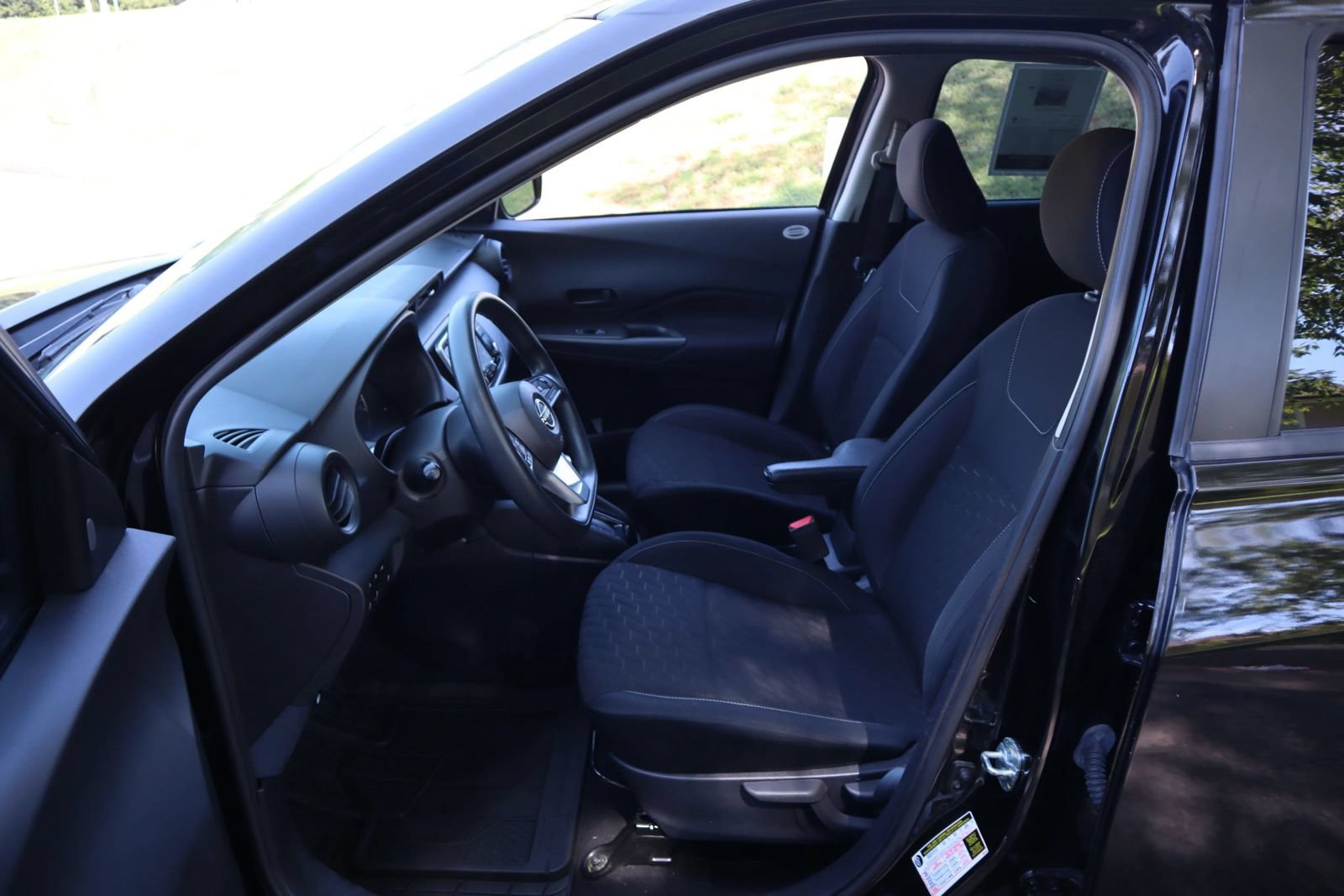 Used 2022 Nissan Kicks S FWD image 9
