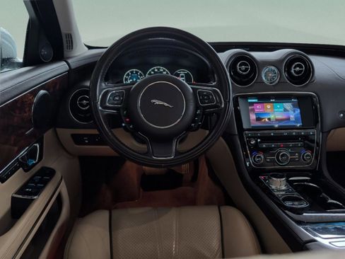 Used 2017 Jaguar XJ R-Sport image 40