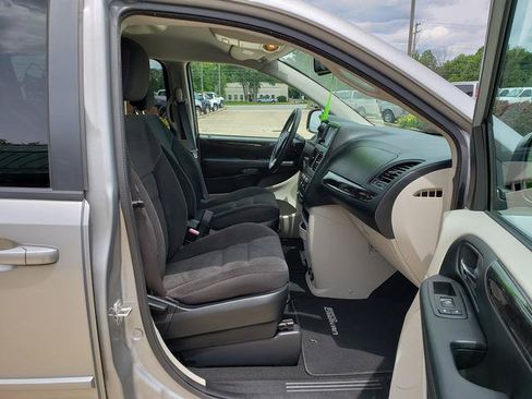 Used 2017 Dodge Grand Caravan SE w/ Power Window Group FWD image 16