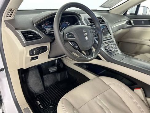 Used 2017 Lincoln MKZ Reserve FWD image 10