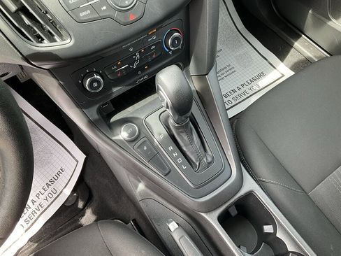 Used 2017 Ford Focus SE w/ Cold Weather Package FWD image 36