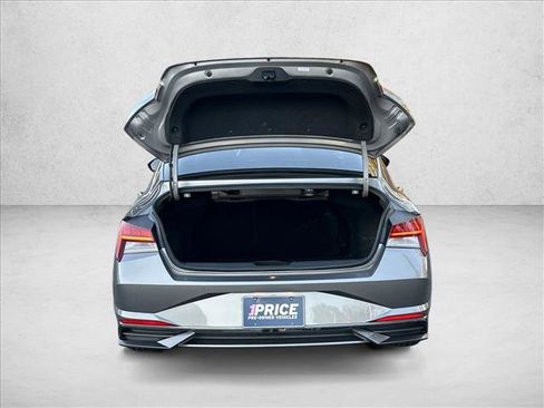 Used 2021 Hyundai Elantra Limited image 6