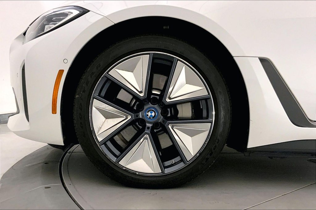 Used 2024 BMW i4 xDrive40i w/ Premium Package AWD/4WD image 8
