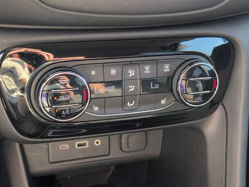 Used 2022 Buick Encore GX Select w/ Sport Touring Package FWD image 52
