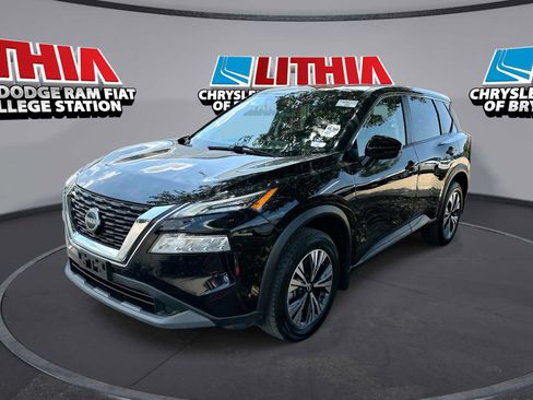 Used 2022 Nissan Rogue SV FWD image 1