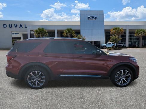 Used 2025 Ford Explorer Platinum w/ Ultimate Package image 3