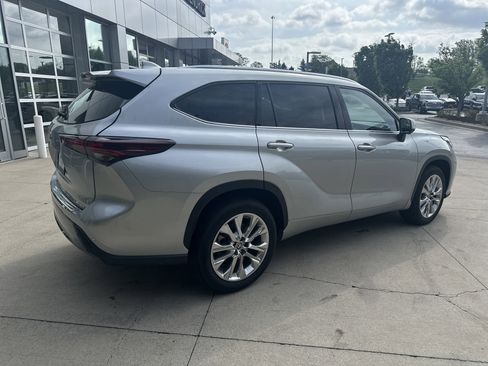 Used 2024 Toyota Highlander Limited image 6