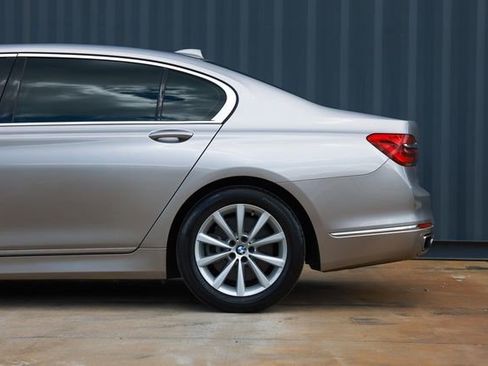 Used 2018 BMW 740i image 31
