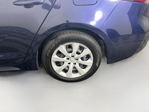 Used 2025 Toyota Corolla LE w/ Carpet Mat Package (TMS) FWD image 11