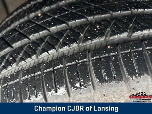 Used 2023 Jeep Grand Cherokee L Laredo image 16