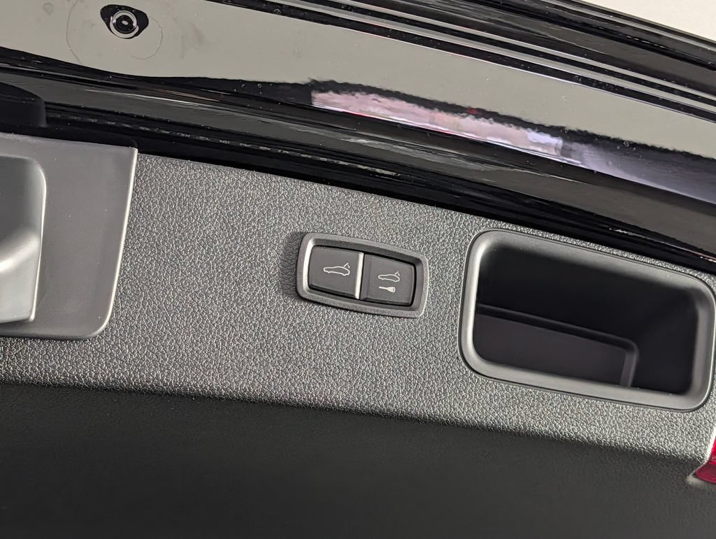 Certified 2026 Porsche Macan AWD/4WD image 18
