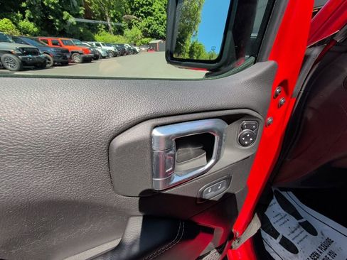 Used 2023 Jeep Wrangler Unlimited Sahara w/ Cold Weather Group AWD/4WD image 11