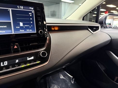 Used 2022 Toyota Corolla LE FWD image 27