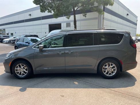 Used 2022 Chrysler Pacifica Touring-L FWD image 7