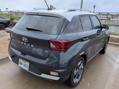 Used 2025 Hyundai Venue Limited image 5