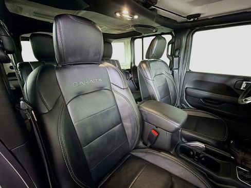 Used 2022 Jeep Wrangler Unlimited Sahara w/ Cold Weather Group image 27