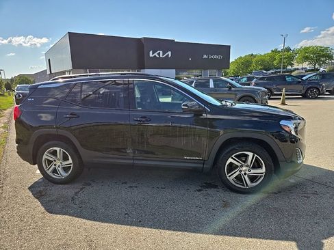 Used 2020 GMC Terrain SLE w/ Driver Convenience Package AWD/4WD image 2