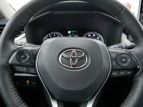 Used 2022 Toyota RAV4 XLE w/ Convenience Package image 25