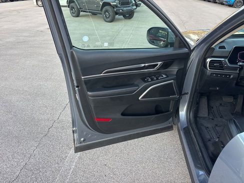 Used 2025 Kia Telluride S FWD image 22