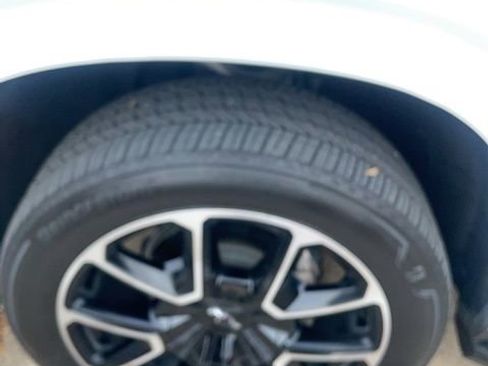 Used 2024 Chevrolet Suburban RST w/ Luxury Package image 11