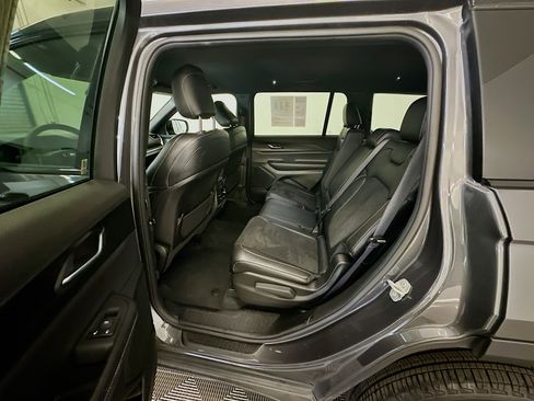 Used 2024 Jeep Grand Cherokee L Laredo image 29