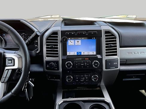 Used 2017 Ford F250 Lariat w/ Lariat Value Package AWD/4WD image 6