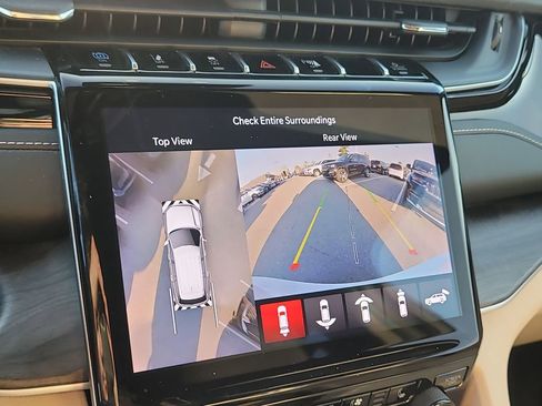 Used 2023 Jeep Grand Cherokee 4WD 4xe w/ Luxury Tech Group II image 25