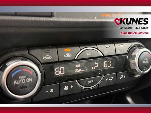 Used 2018 MAZDA MAZDA3 Touring FWD image 28