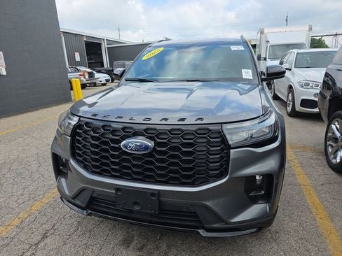 Used 2025 Ford Explorer ST-Line AWD/4WD image 3