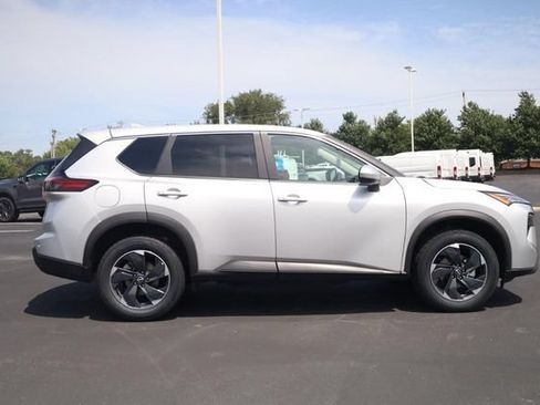 Certified 2024 Nissan Rogue SV AWD/4WD image 4