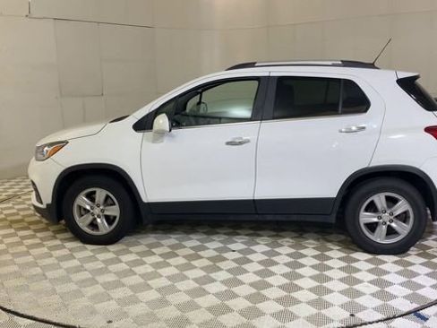 Used 2019 Chevrolet Trax LT w/ LT Convenience Package FWD image 8