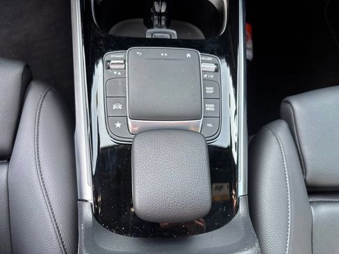 Used 2023 Mercedes-Benz GLB 250 image 22
