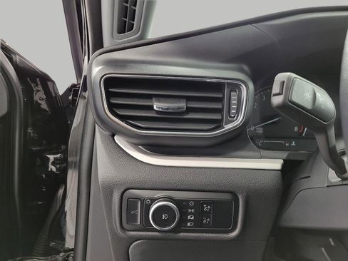 Used 2023 Ford Explorer XLT w/ Equipment Group 202A image 10