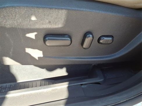 Used 2017 Ford Escape Titanium image 13