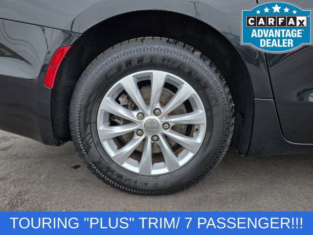 Used 2018 Chrysler Pacifica Touring Plus FWD image 18