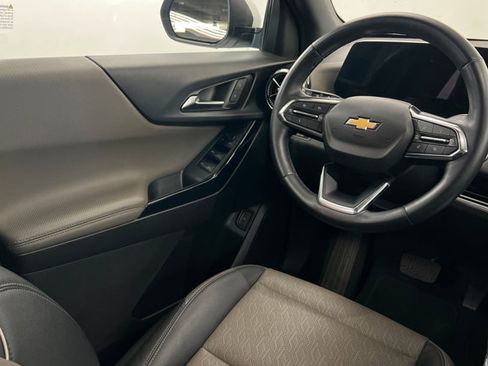 Used 2025 Chevrolet Equinox LT w/ Convenience Package II AWD/4WD image 11