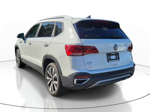 Used 2024 Volkswagen Taos SE FWD image 5