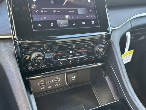 New 2025 Jeep Grand Cherokee Altitude image 26