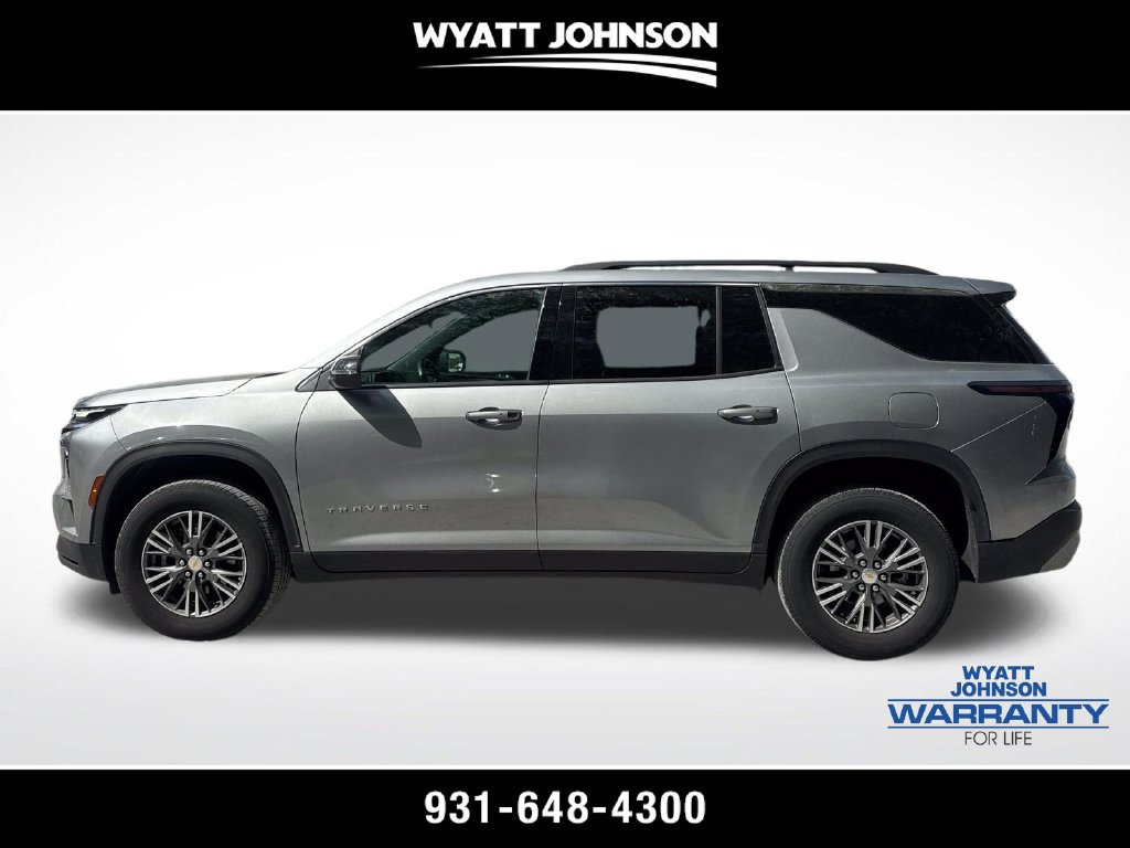 Used 2025 Chevrolet Traverse LT FWD image 3