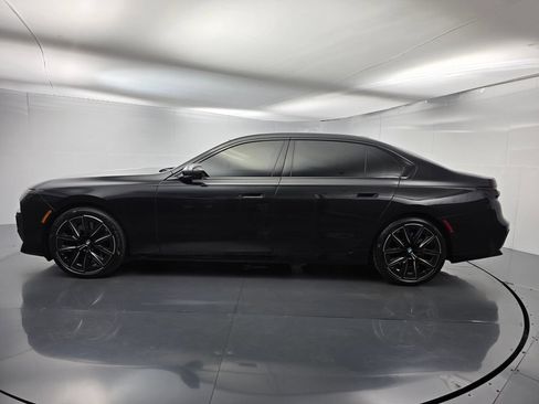 Certified 2025 BMW 740i RWD image 7