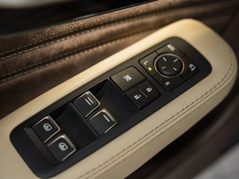 Used 2019 Lexus LS 500h 500h Base w/ Luxury Package image 42