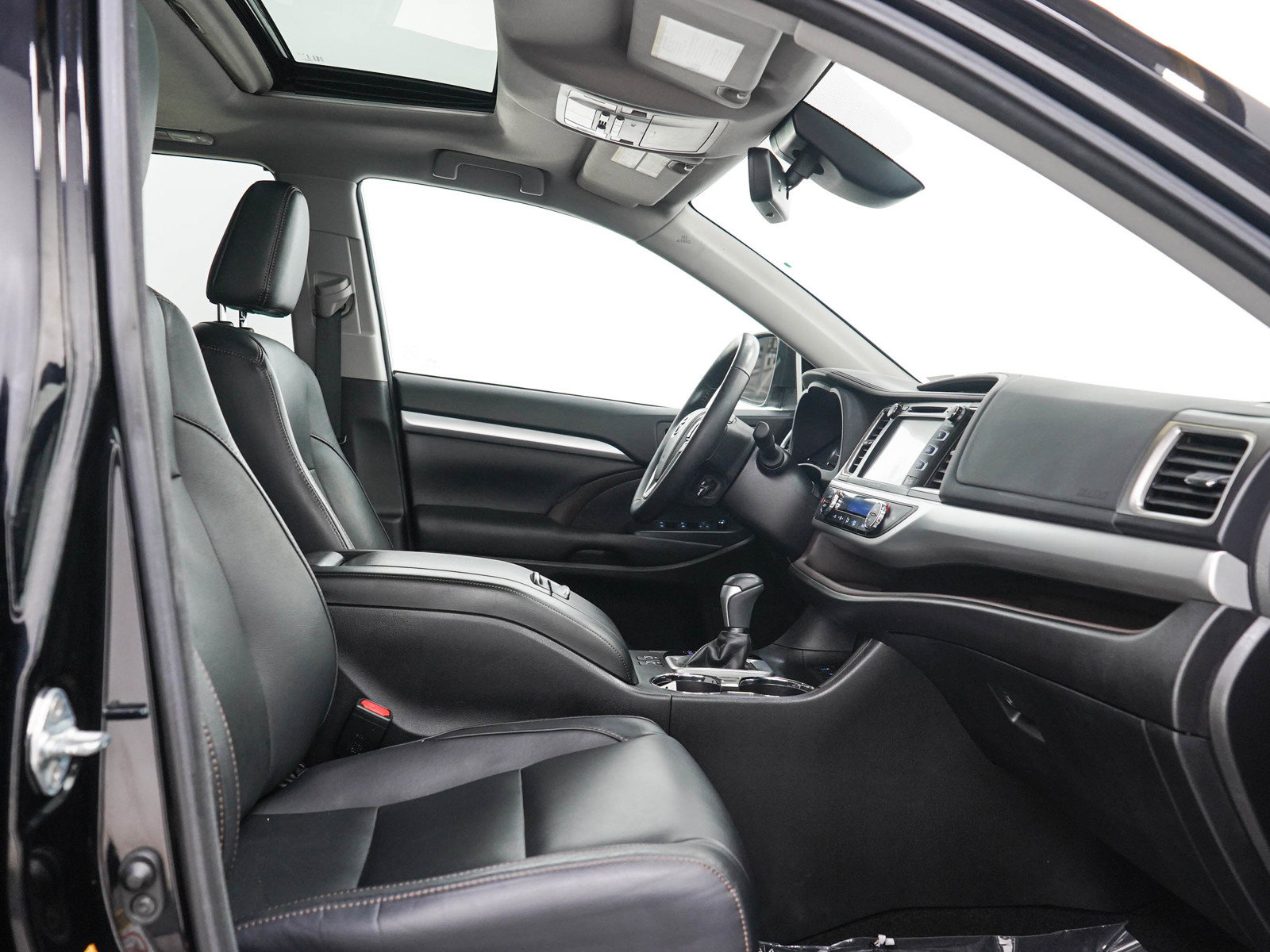 Used 2017 Toyota Highlander XLE AWD/4WD image 13
