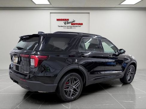 Used 2025 Ford Explorer ST-Line w/ ST-Line Street Pack AWD/4WD image 7
