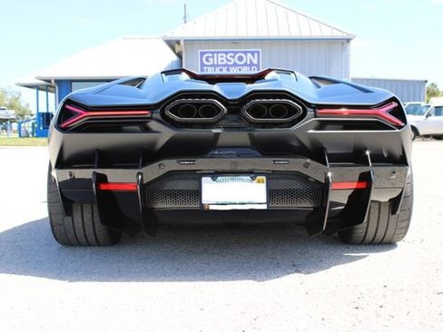 Used 2024 Lamborghini Revuelto image 8