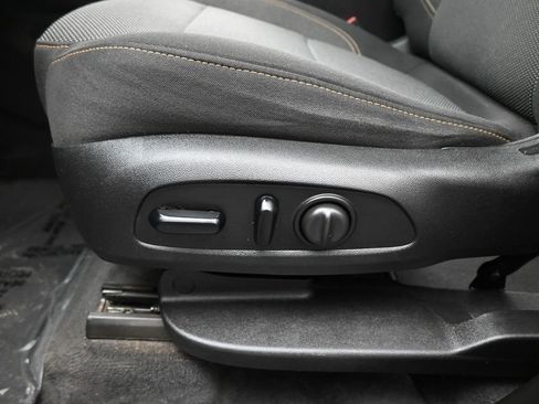 Used 2020 Chevrolet Traverse LT image 11