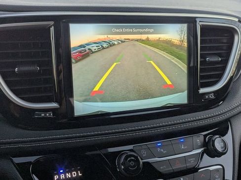 New 2026 Chrysler Pacifica Select FWD image 15